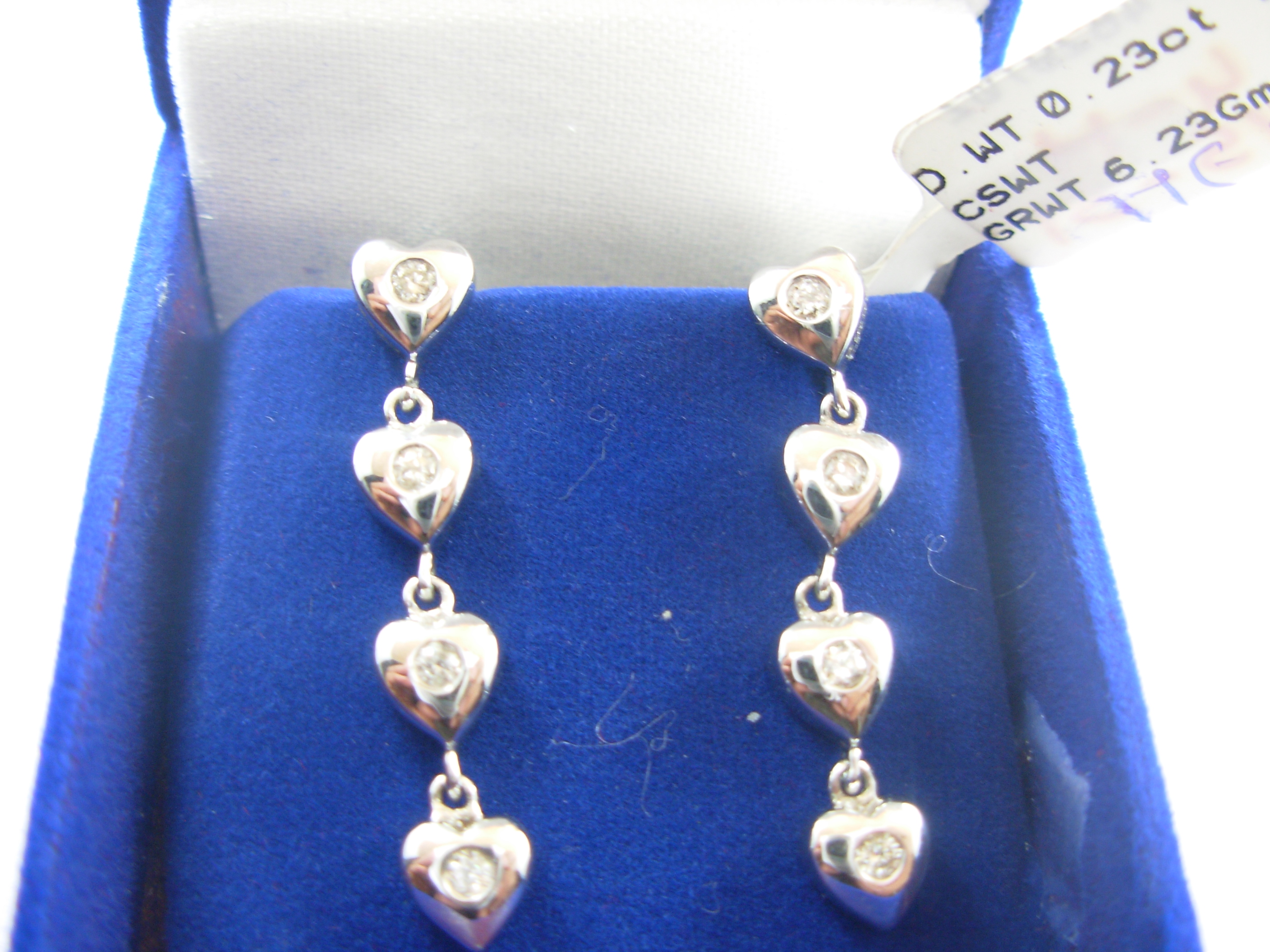 Beautiful 18 Kt Gold  Natural Diamond Earing